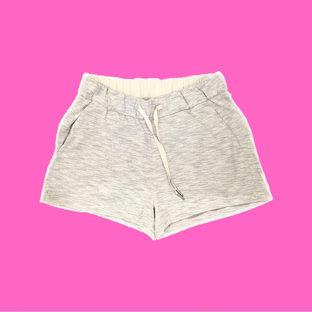 Lululemon Midrise On the Fly Short 2.5”